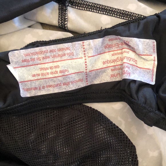 NWOT Lands End Black and White Floral Swim Shorts. - Picture 10 of 10